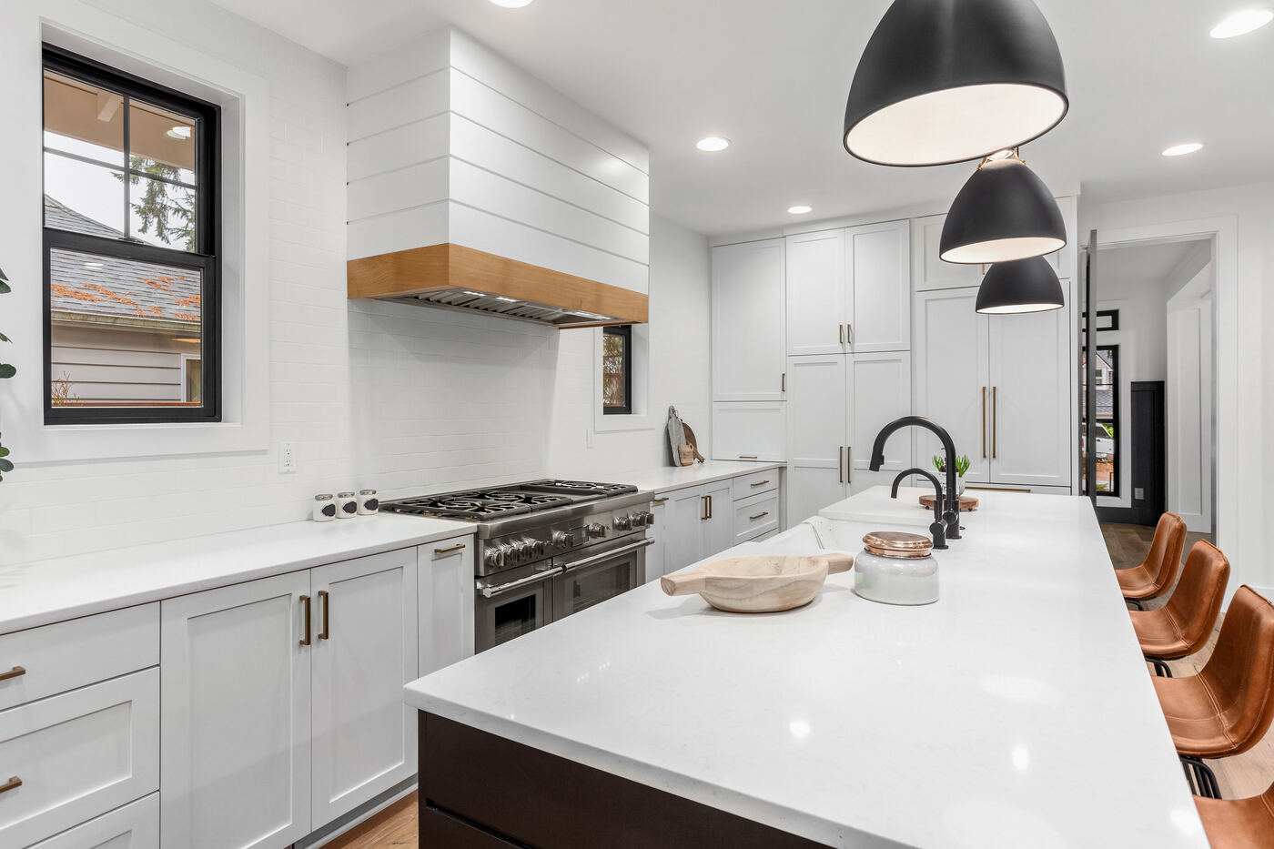 Custom white shaker kitchen with marble backsplash — Houston Texas